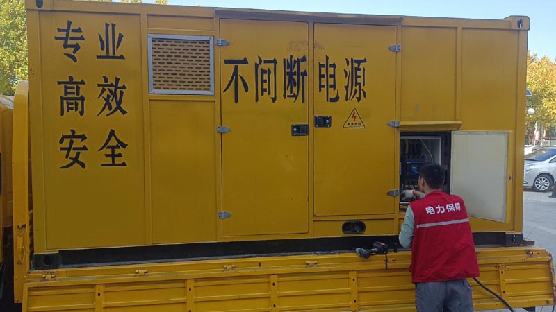 曲阜柴油发电机组和UPS电源配合使用时，如何避免切换过程中的电力中断？